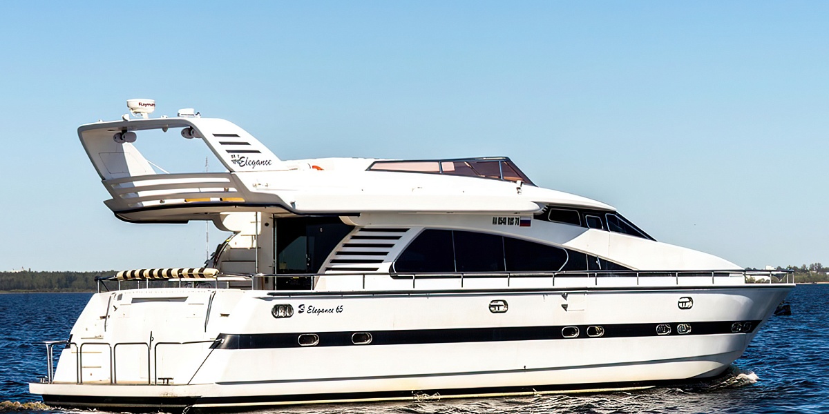 Аренда моторной яхты Elegance 65 в Санкт-Петербурге